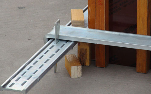 方柱模板加固件可快速加固方形柱子模板